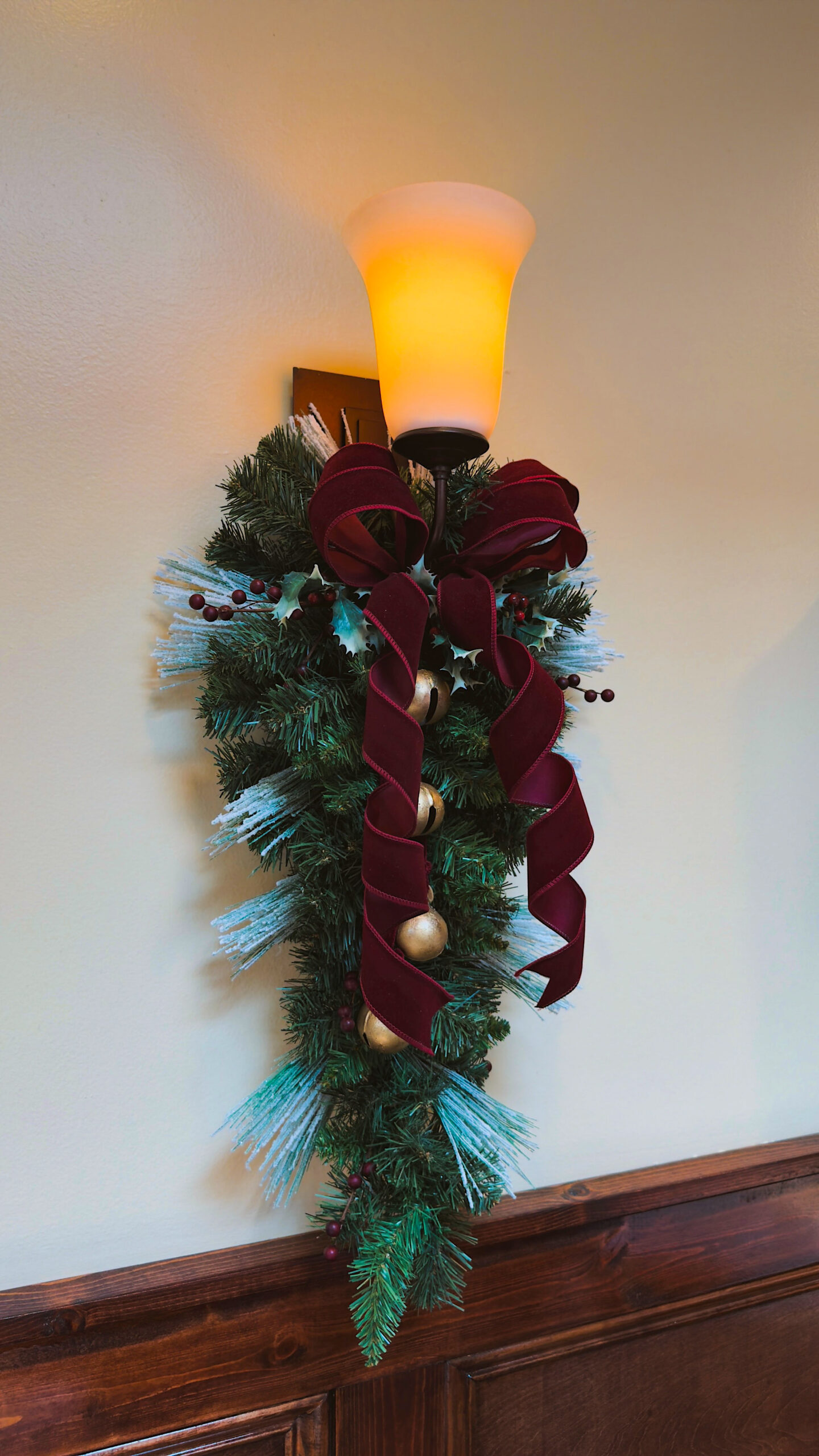 Holiday garland swag detail at Da Noi Restaurant