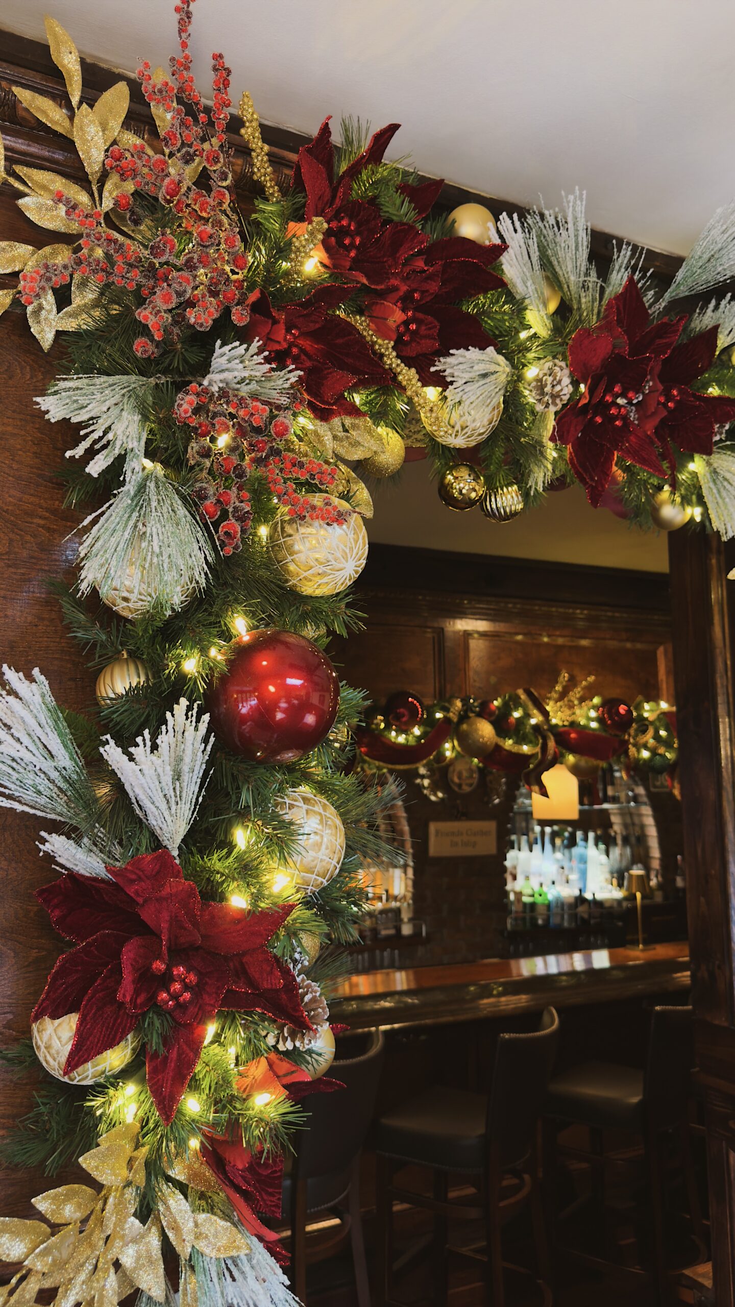 Architectural archway detail with holiday styling at Da Noi Restaurant