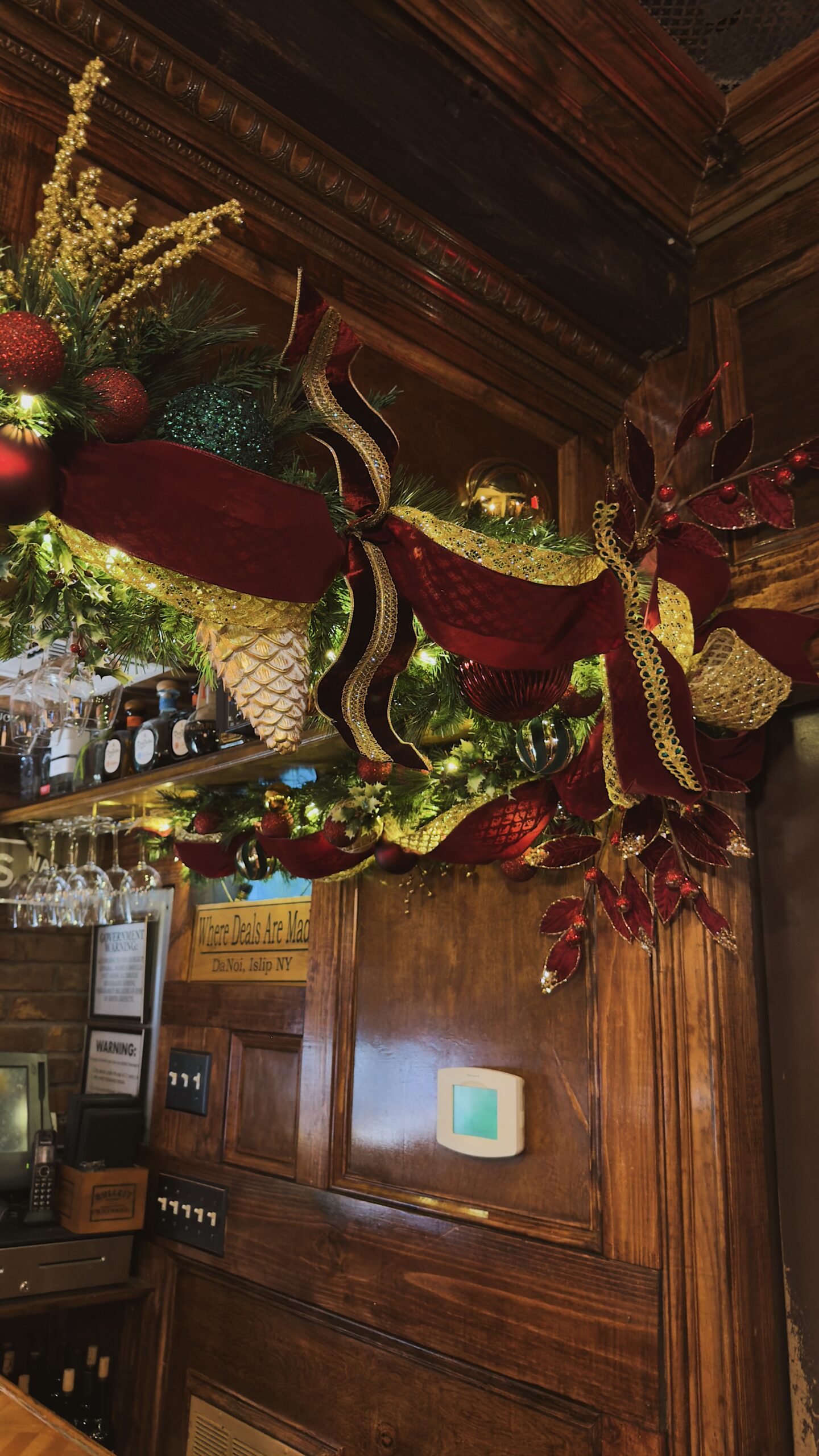 Bar area holiday styling detail at Da Noi Restaurant