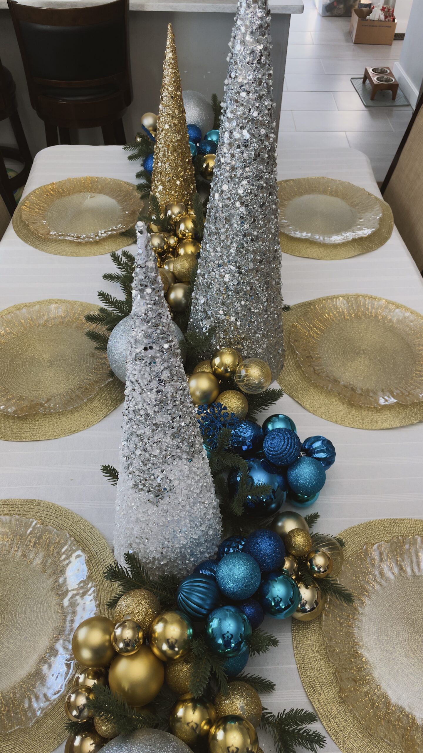 Elegant Holiday Dining Table