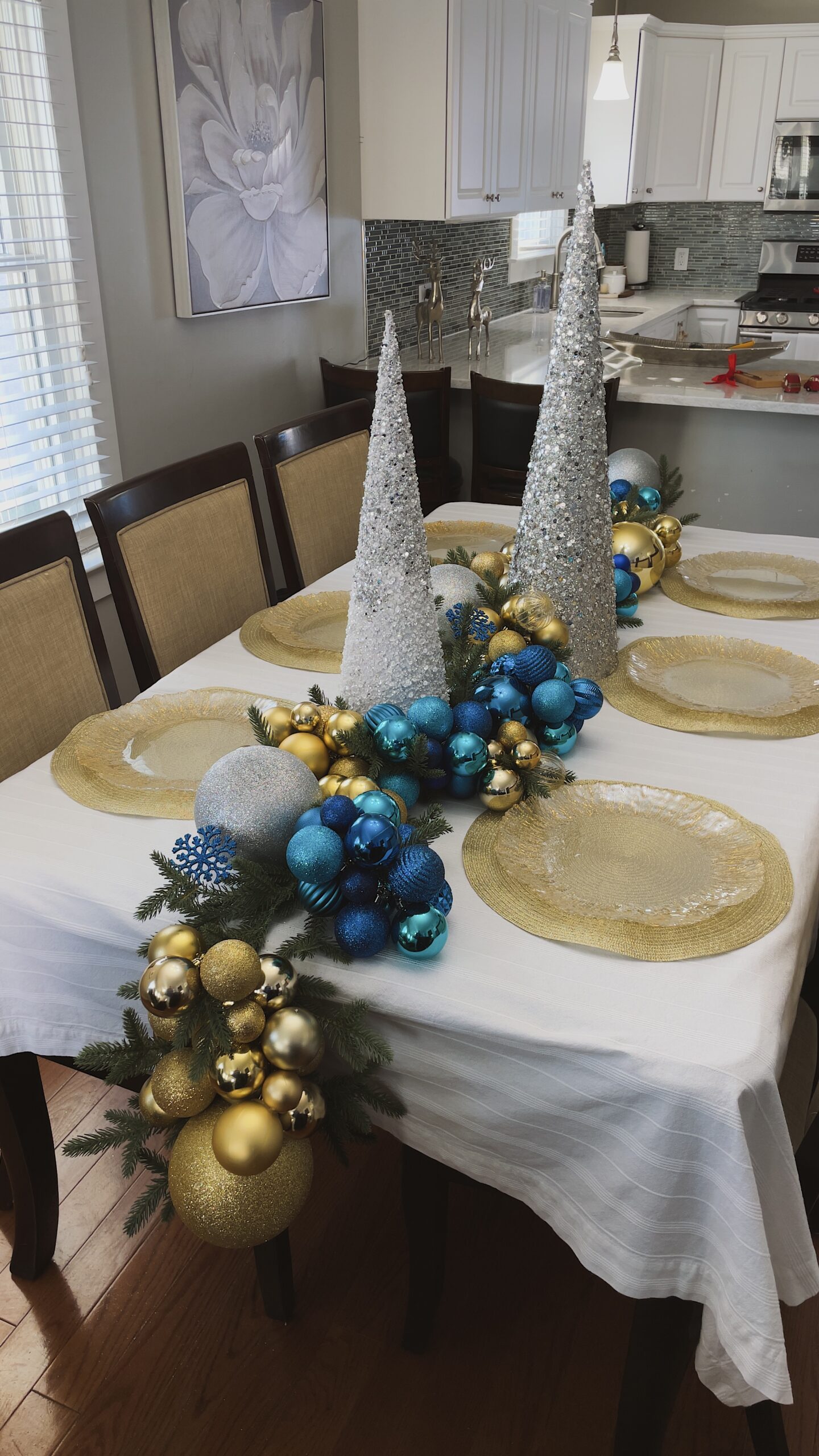 Holiday Dining Table Setting