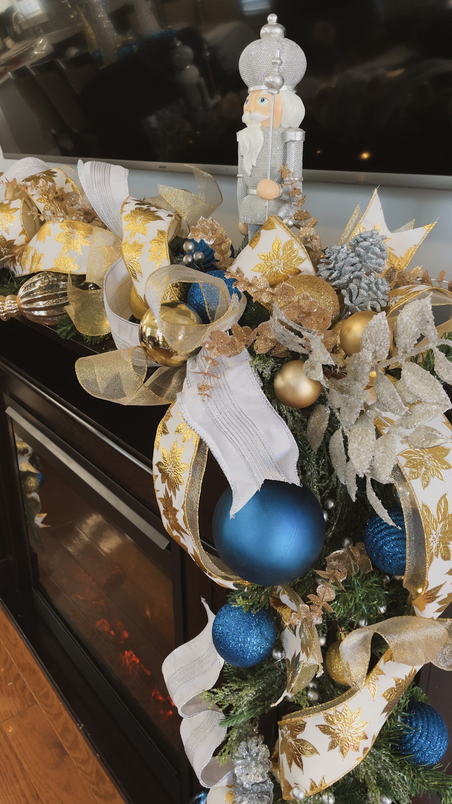 Holiday Fireplace Mantel Styling