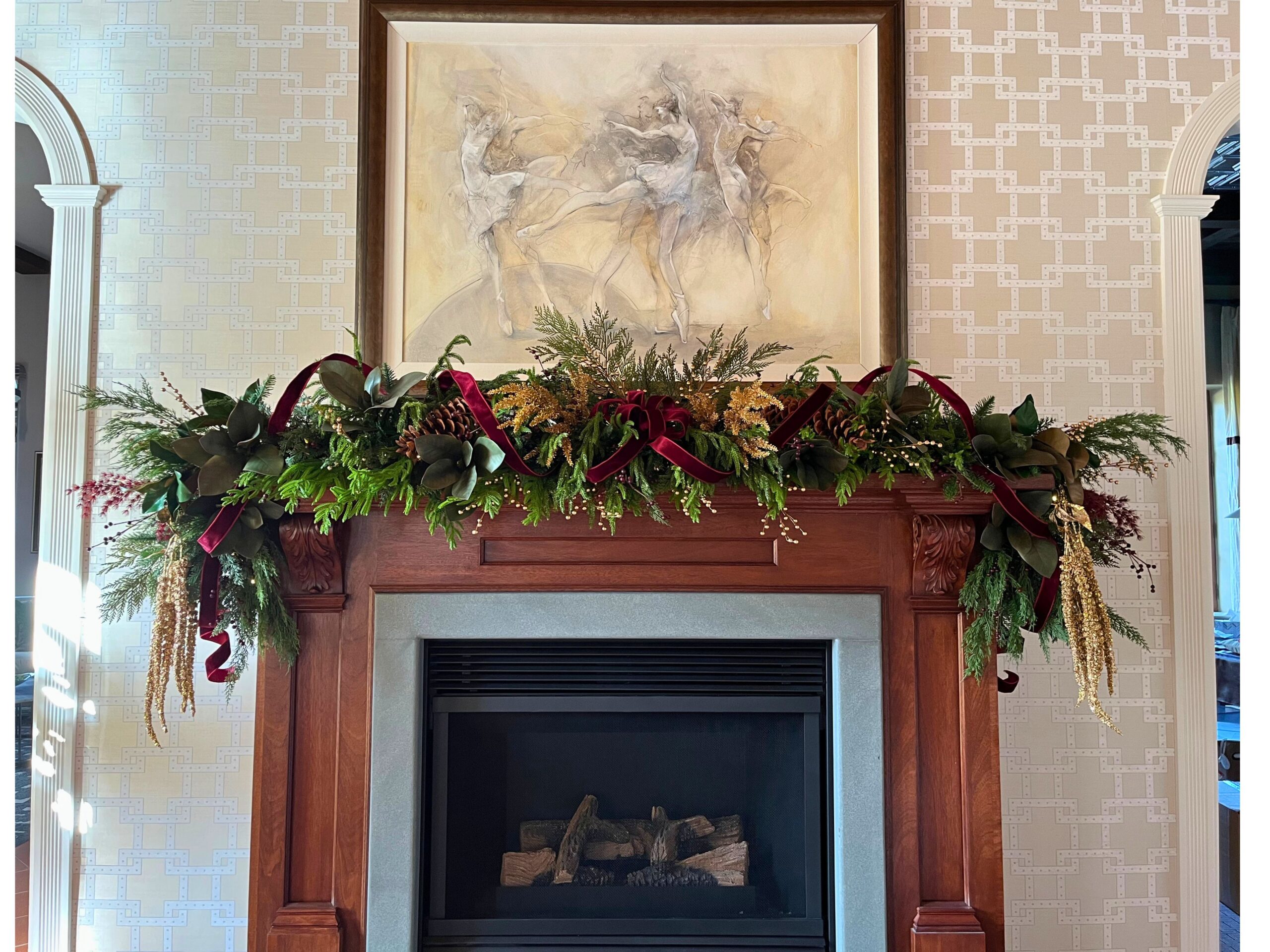 Elegant Holiday Fireplace Mantel Garland