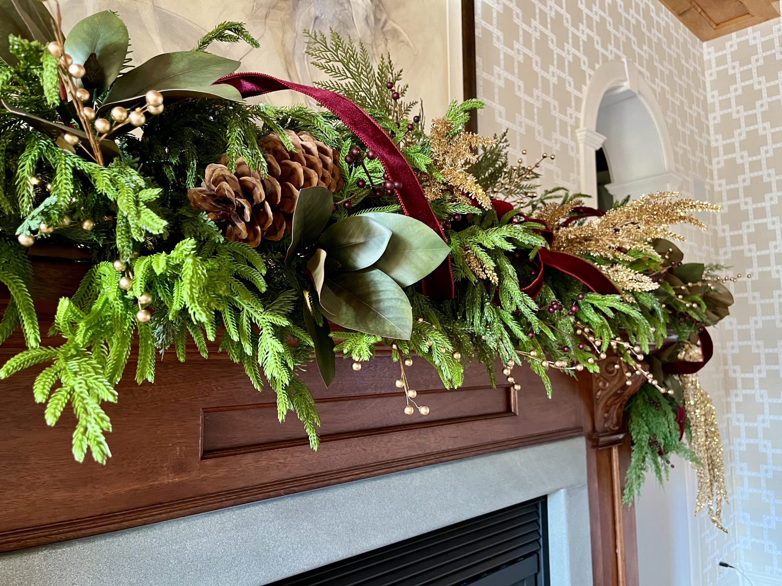 Elegant Holiday Fireplace Mantel Garland