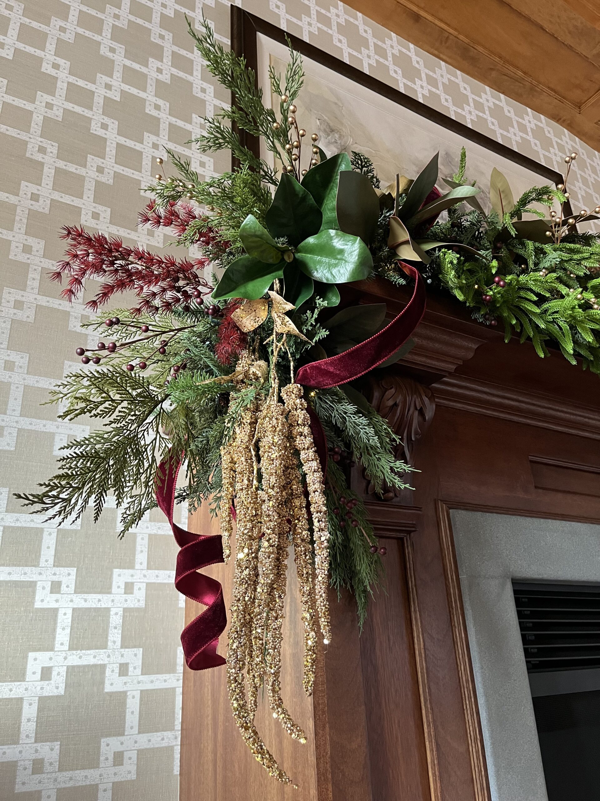 Elegant Holiday Fireplace Mantel Garland