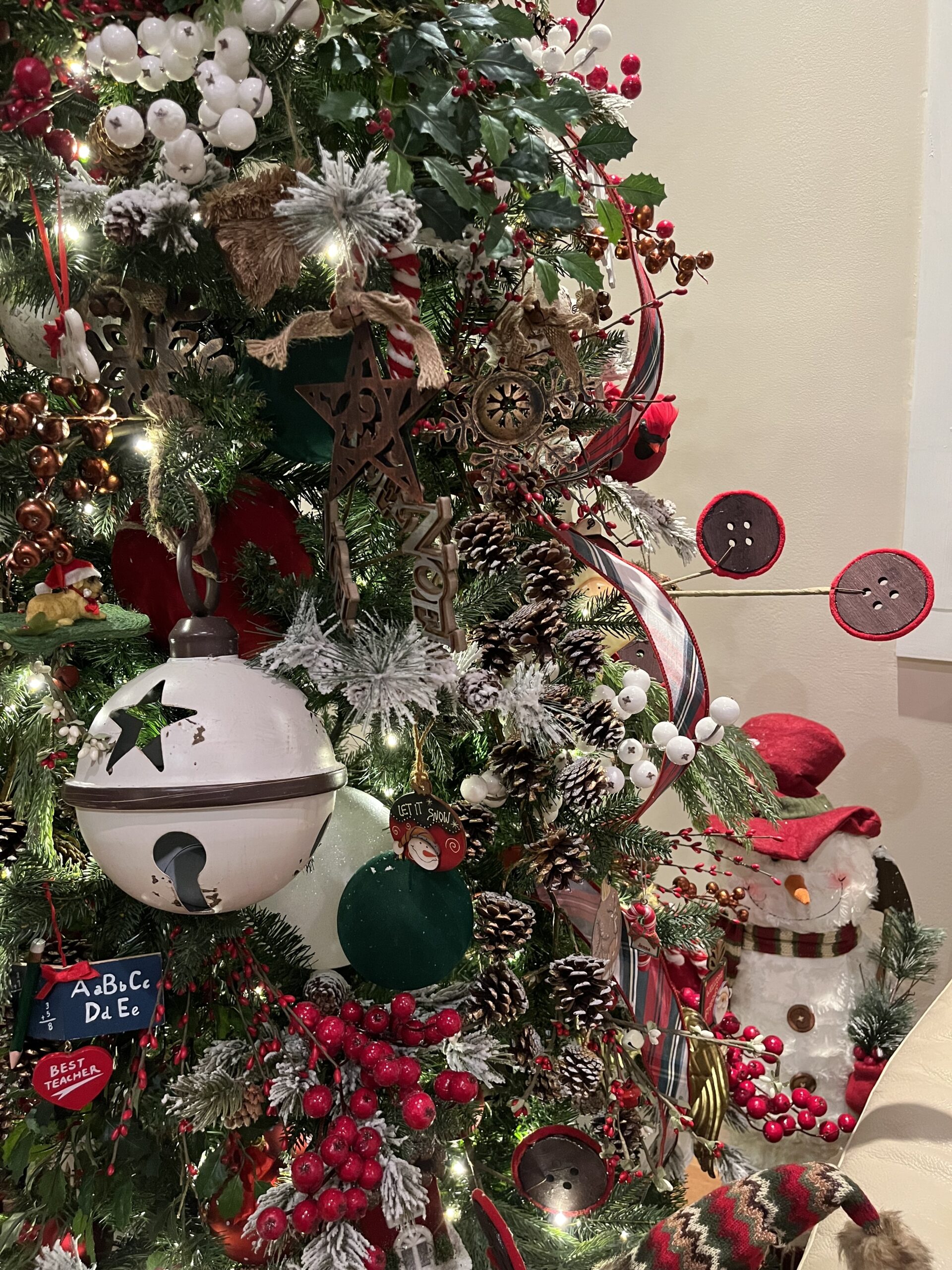 Festive Rustic Christmas Tree Details